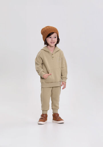Conjunto Infantil Menino Em Moletom Peluciado Com Recortes, BEGE SAARA. Conjunto Infantil Menino Em Moletom Peluciado Com Recortes, BEGE SAARA, large.