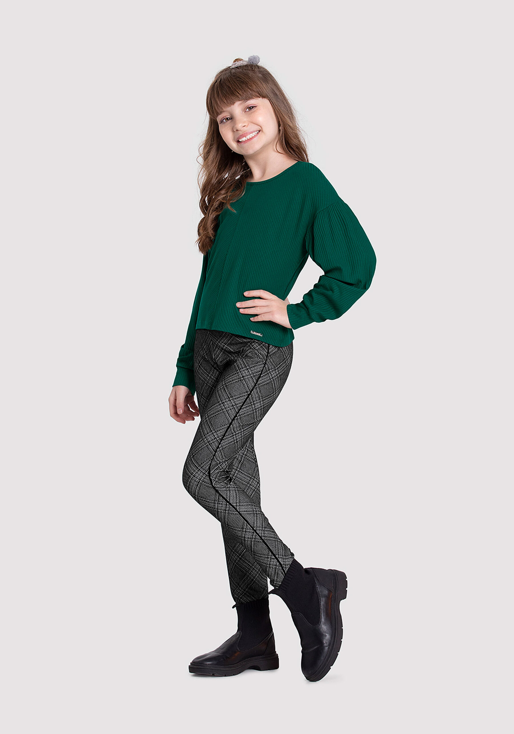 Calça infantil juvenil xadrez preta e branca em lã batida com abertura no  calcanhar bem blogueira para menina